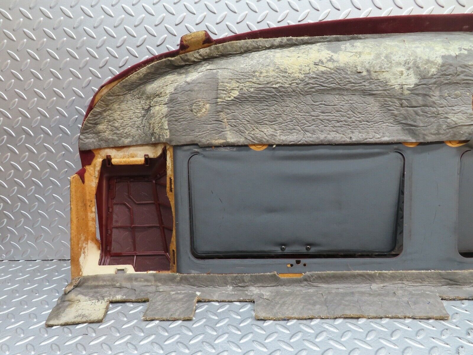 21472 Mercedes-Benz W126 300SE Parcel Shelf Burgundy Red