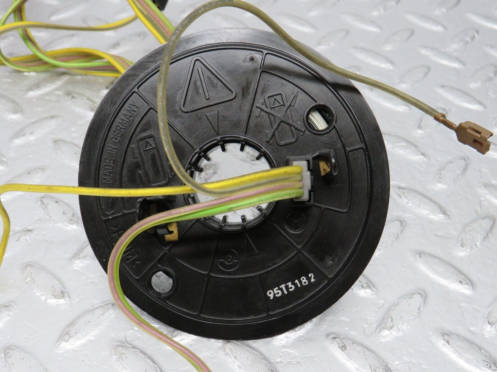 39475 Mercedes-Benz R129 320SL Coupe Steering Wheel Contact Plate 1704600049