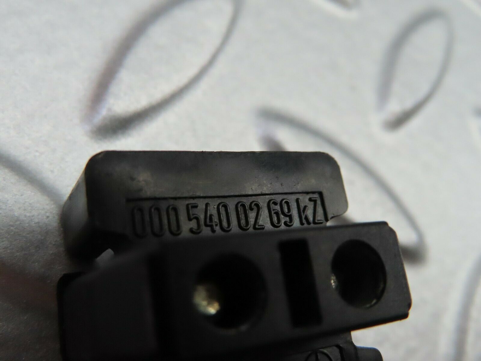 6515 Mercedes-Benz S124 E220 Wagon Wiring Cable Junction Box 0005400269