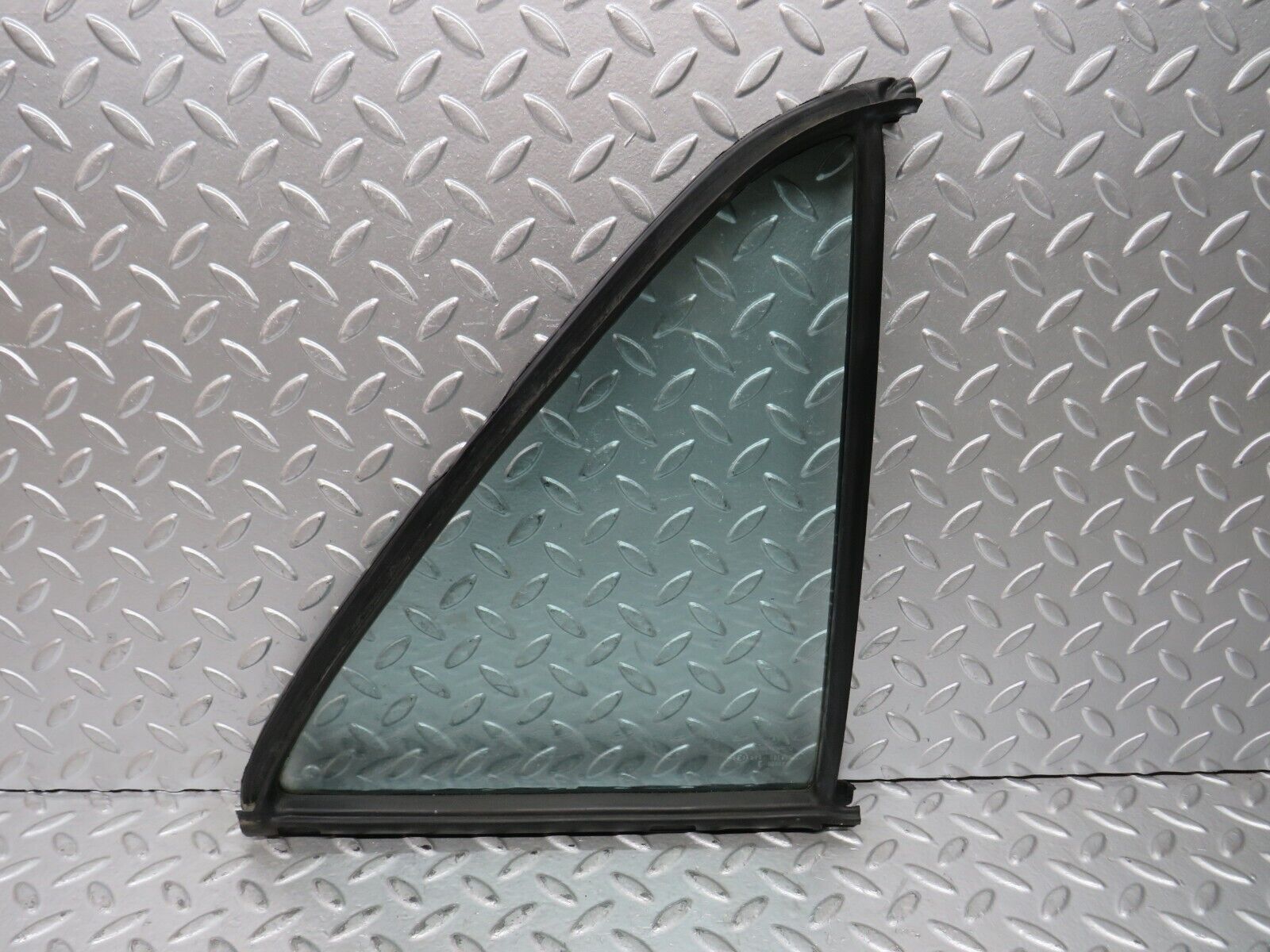 28857 Mercedes-Benz W123 230E Rear Right Quarter Window Glass 1237350224