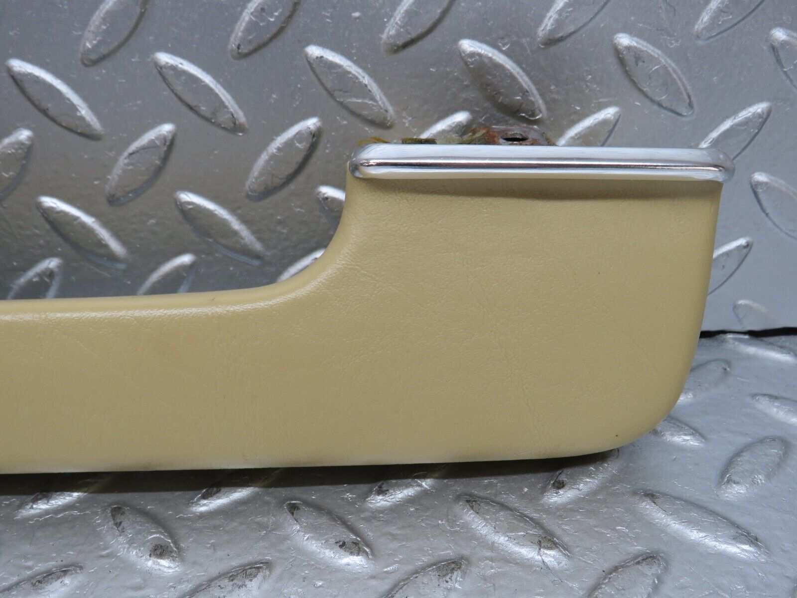 0483 Mercedes-Benz W123 230E Interior Door Handle Rear Left Beige 1239701901