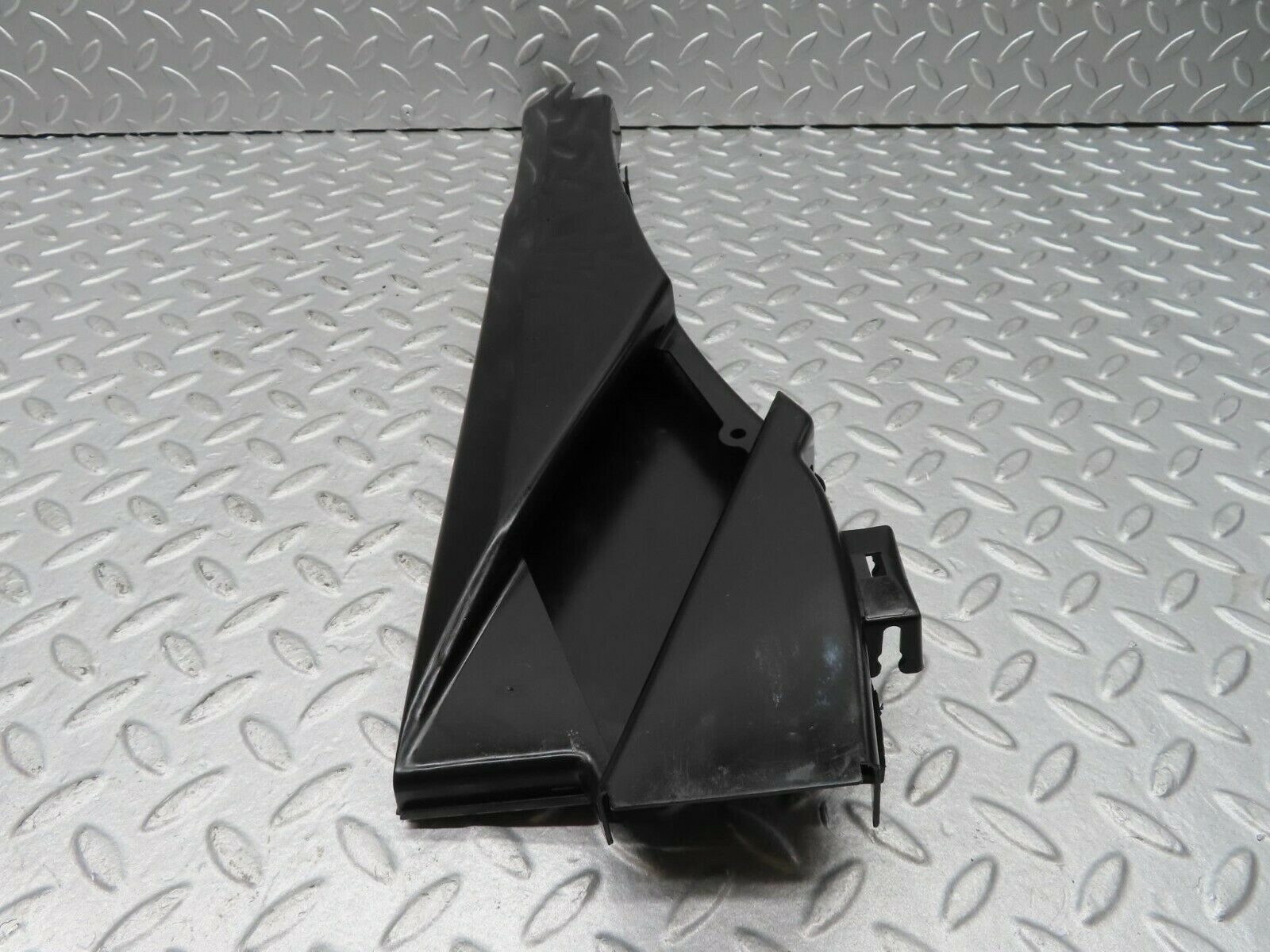 16302 Mercedes-Benz W124 260E Front Right Cable Channel 1248212436