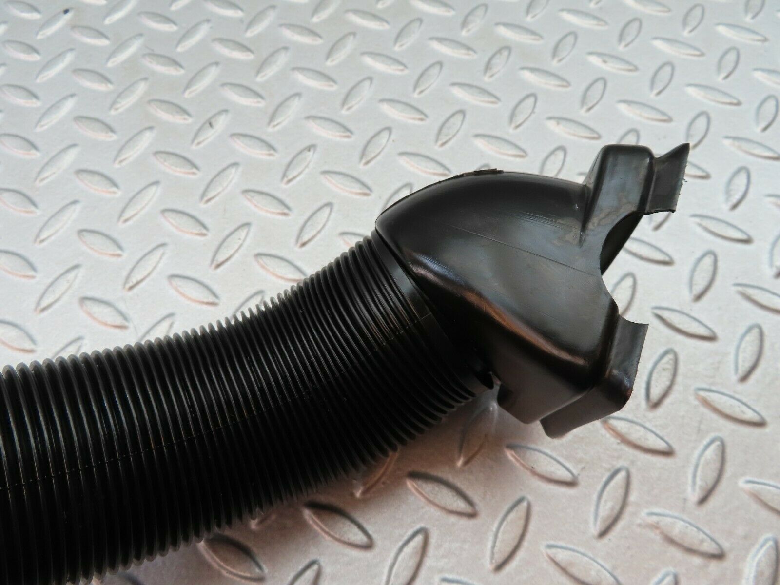 6126 Mercedes-Benz W126 380SE Heater Pipe Air Pipe 1268311446