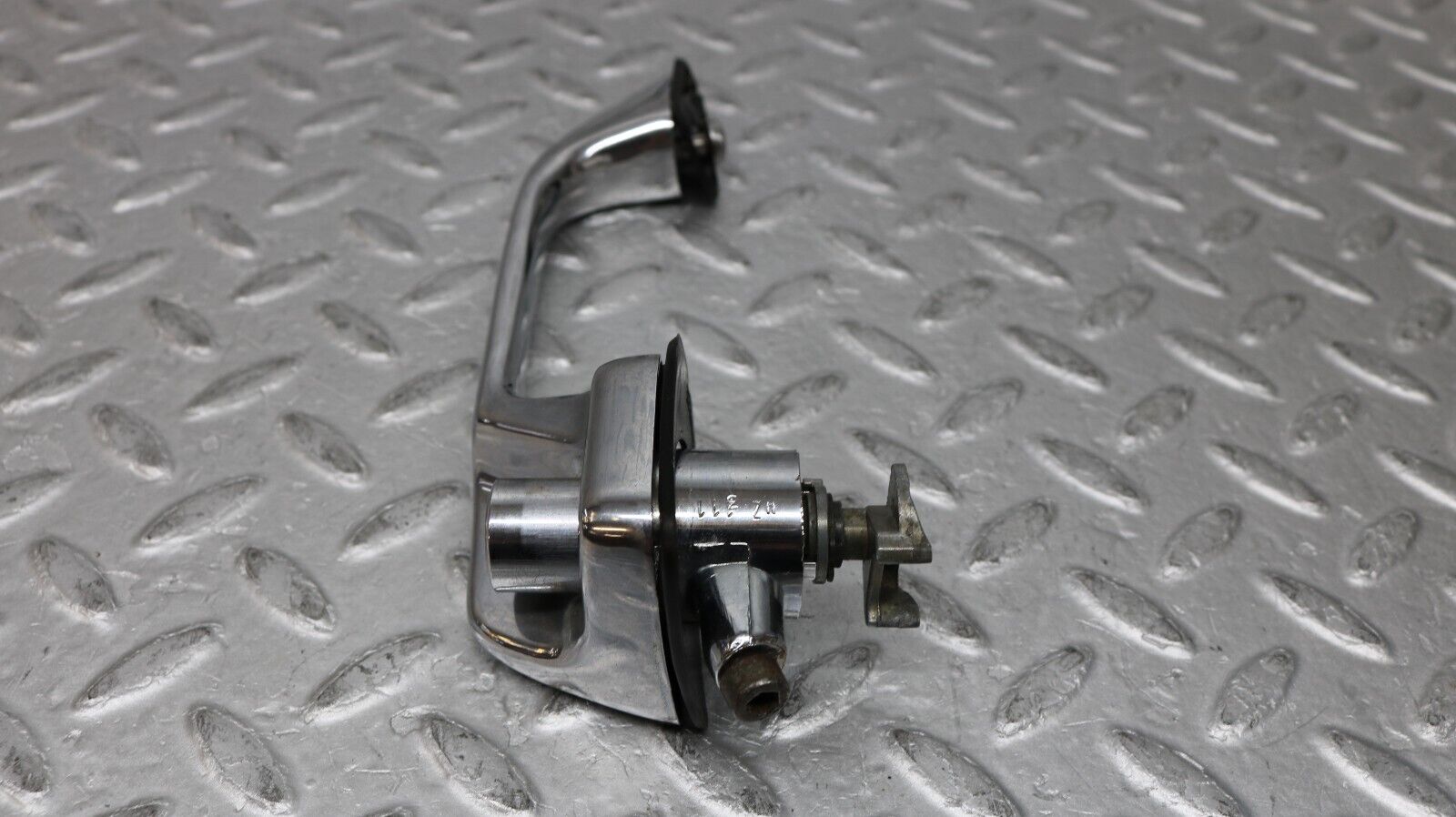 37275 Mercedes-Benz W109 300SEL Front Right Door Handle No Key 1087661401