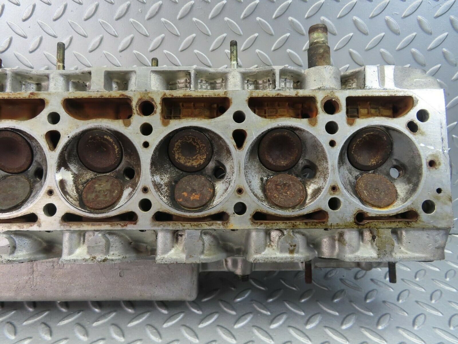 8556 Mercedes-Benz W126 Cylinder Head 1100161901