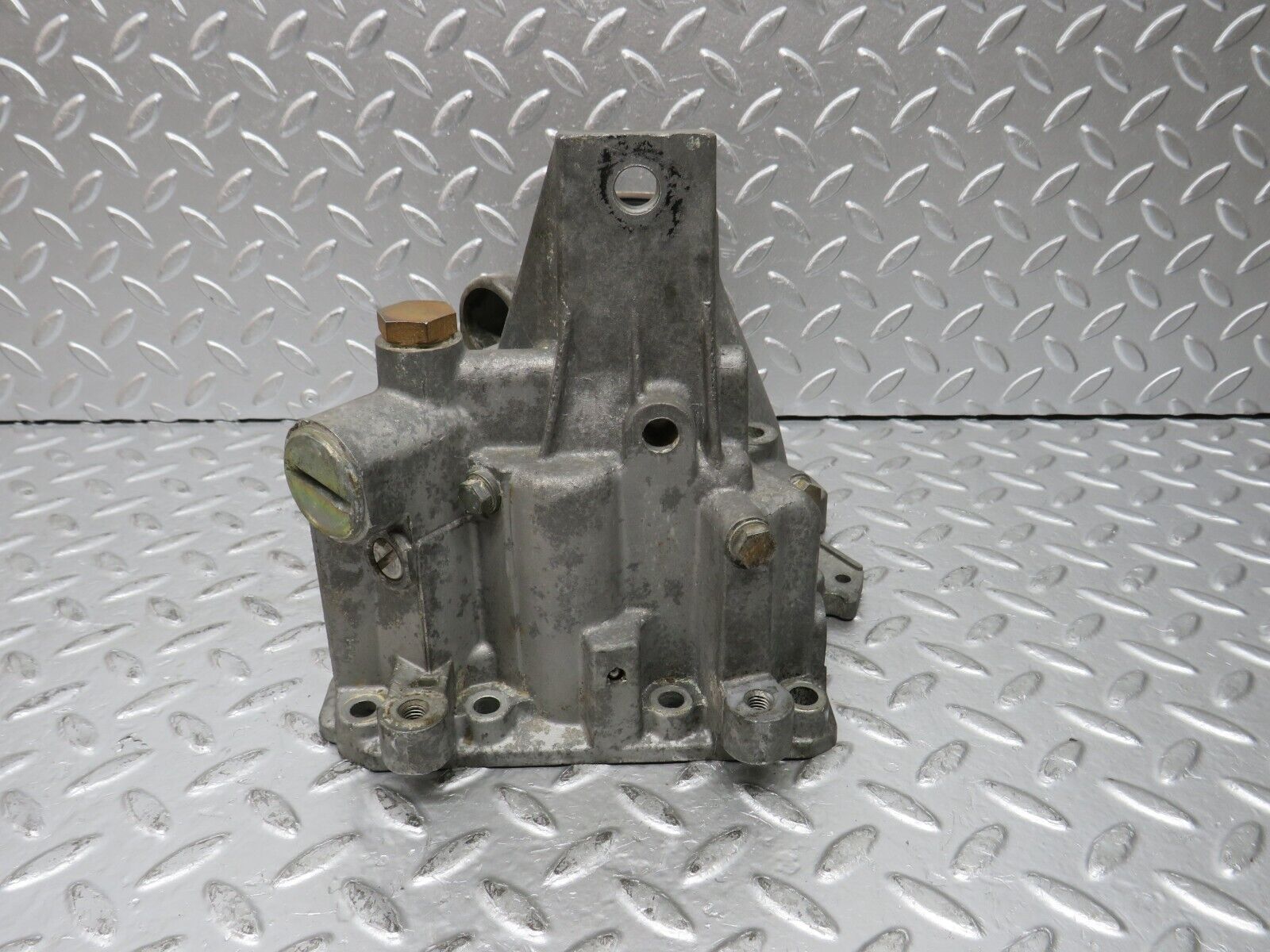 30230 Mercedes-Benz W123 230E Auto Gearbox Rear Housing 722.122 1152709311