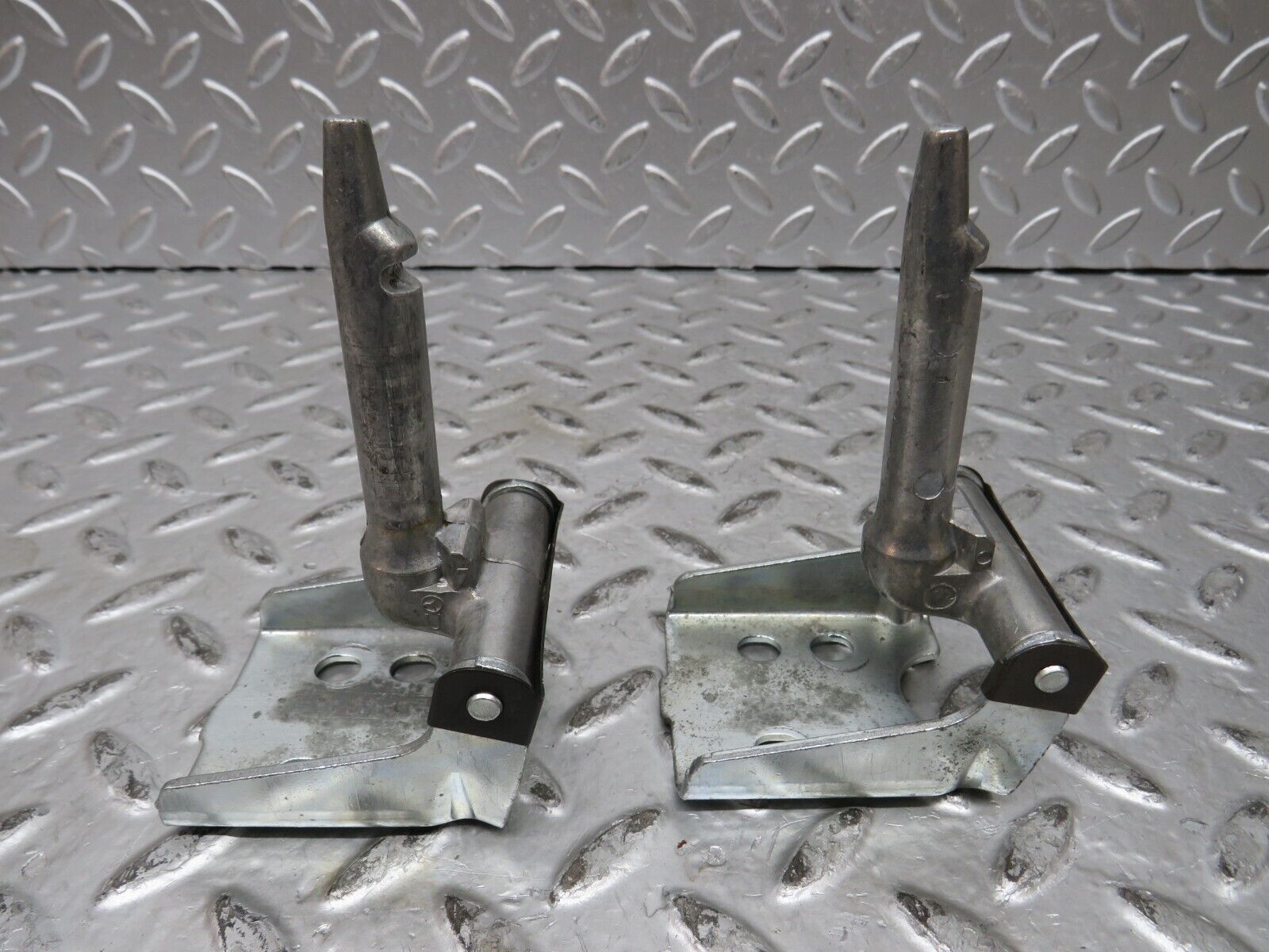 27831 Mercedes-Benz S124 300TE Wagon Rear Seat Hinge Pair