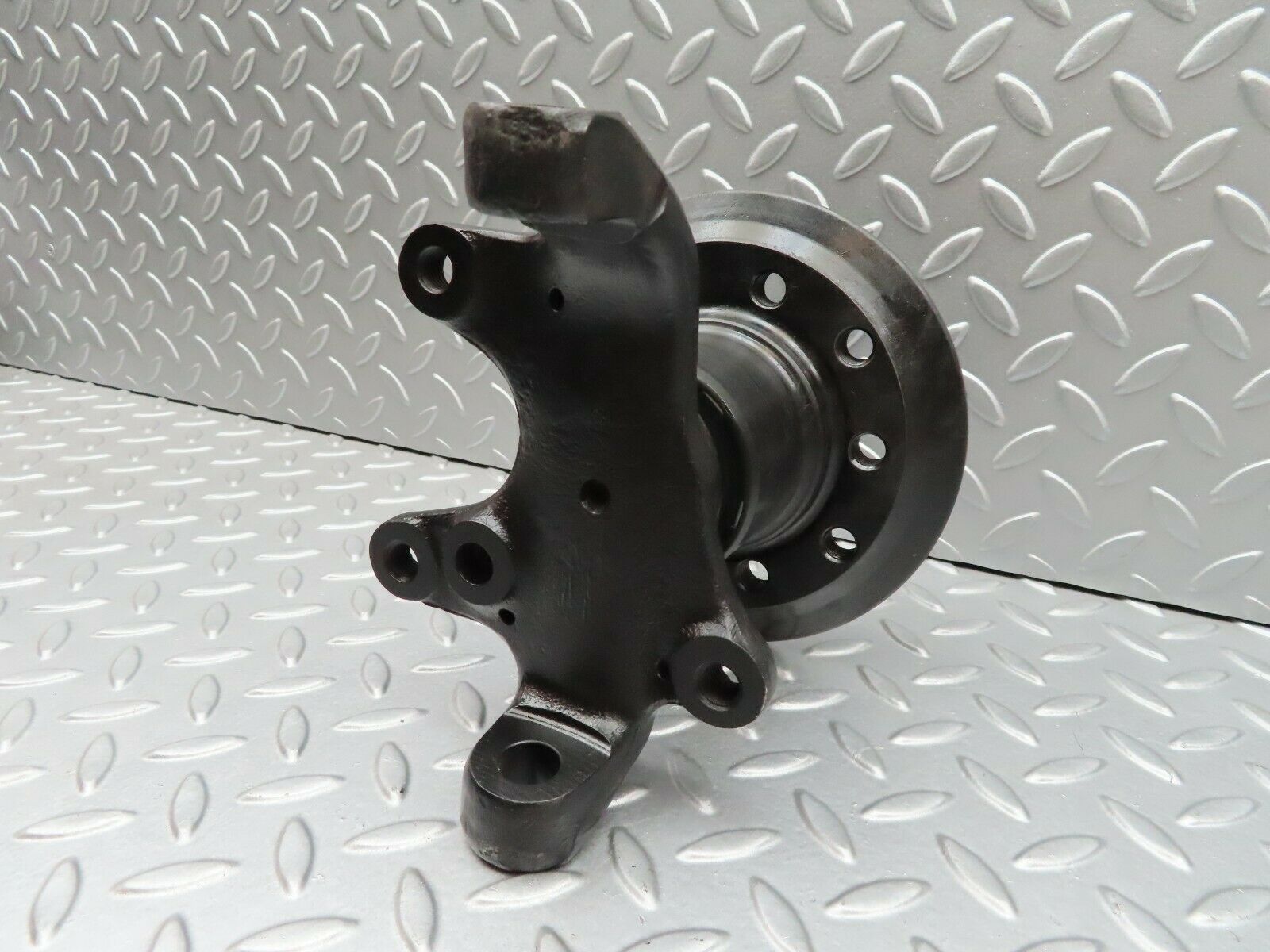 3427 Mercedes-Benz W115 220D Front Left Wheel Hub