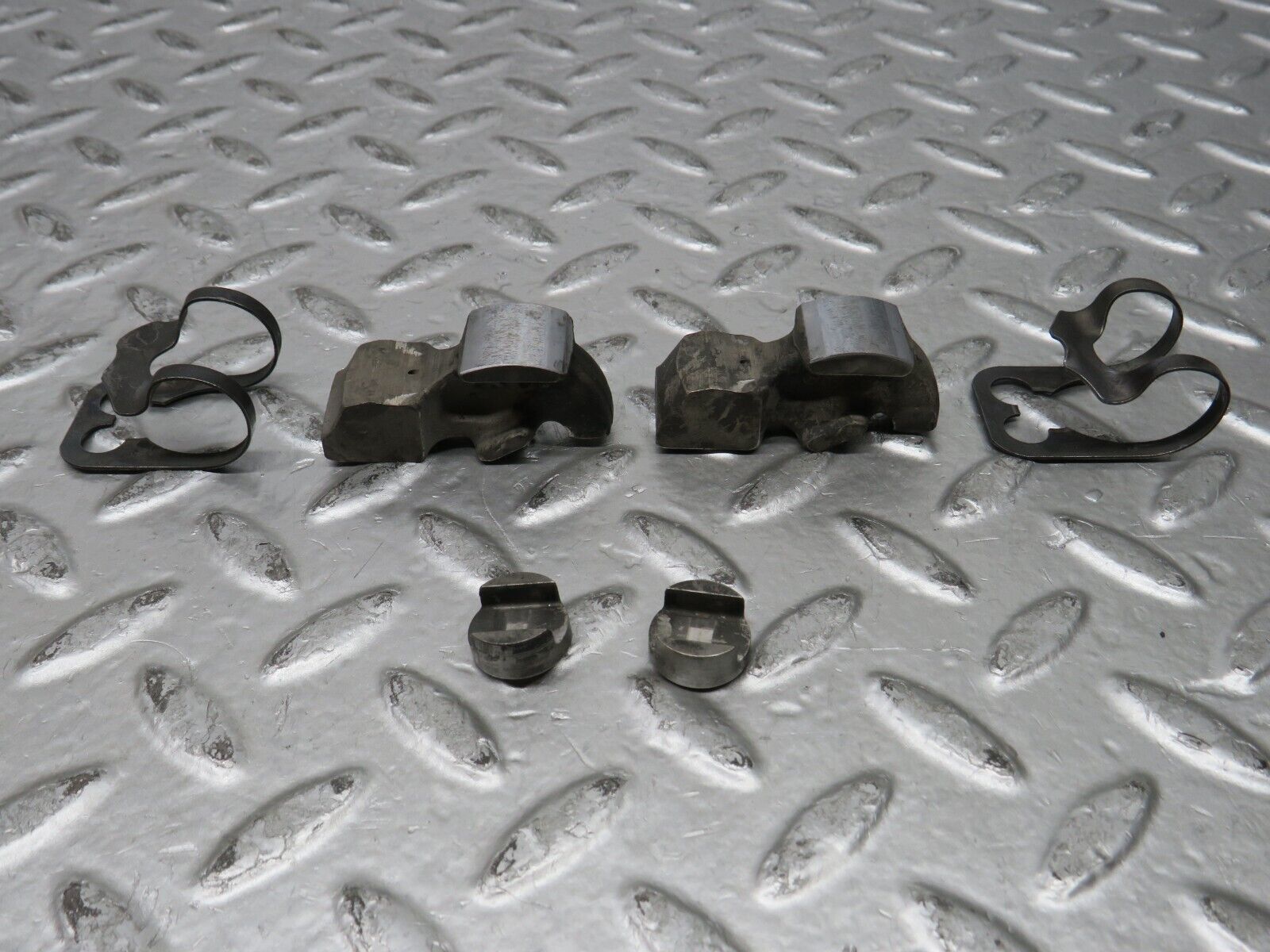 28188 Mercedes-Benz W123 280E Valve Rocker Arm With Tappet & Retaining Spring