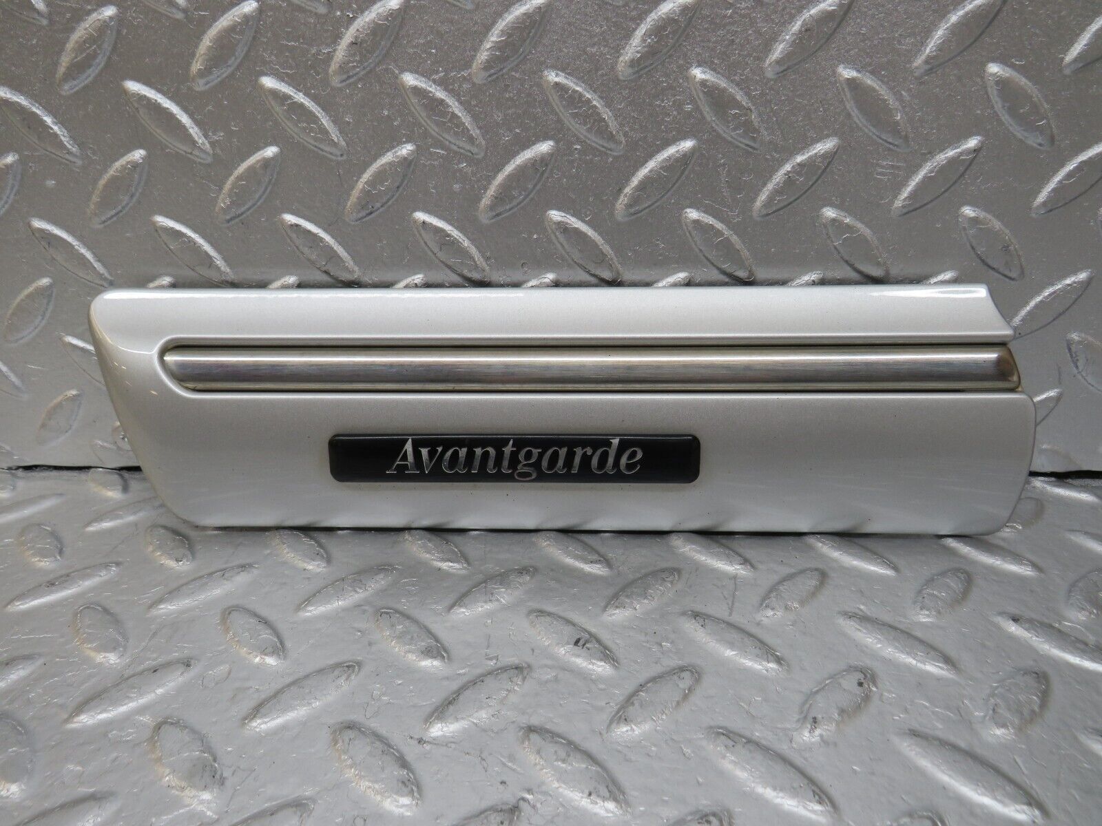 34718 Mercedes-Benz W210 320E Front Left Fender Wing Centre Moulding Trim 210690018