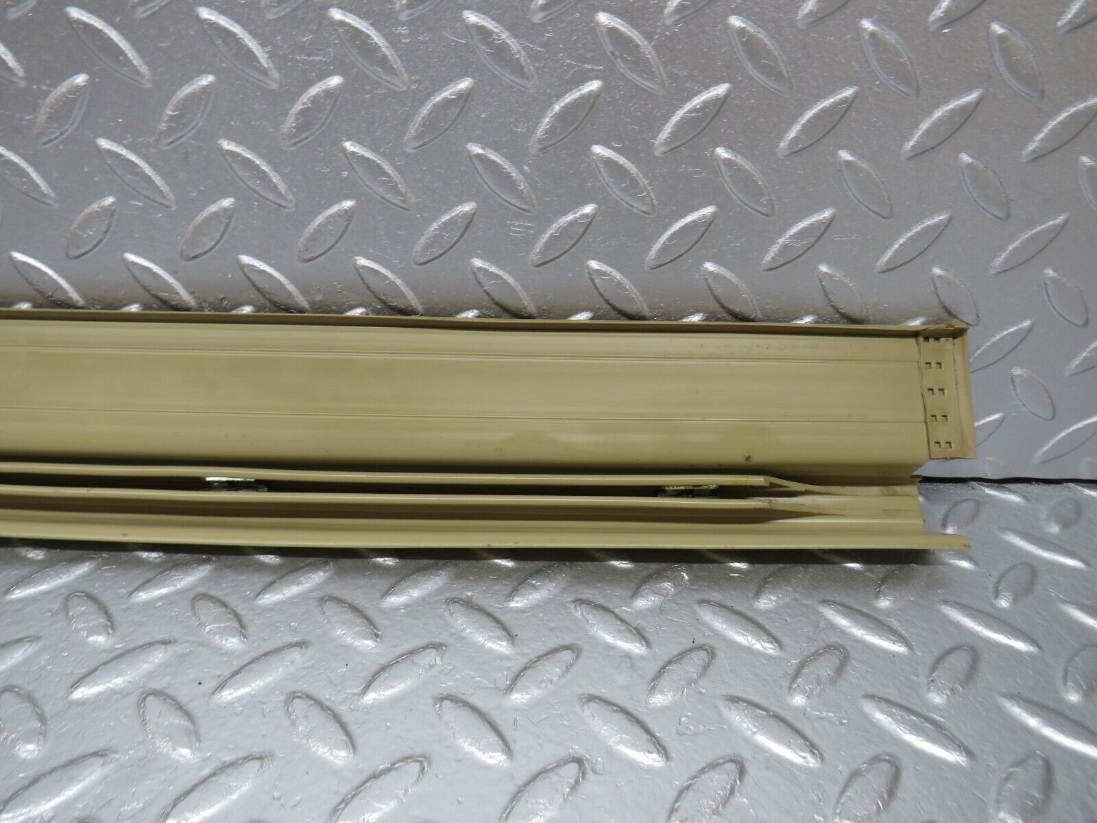 33981 Mercedes-Benz W124 260E Rear Left Door Sill Beige