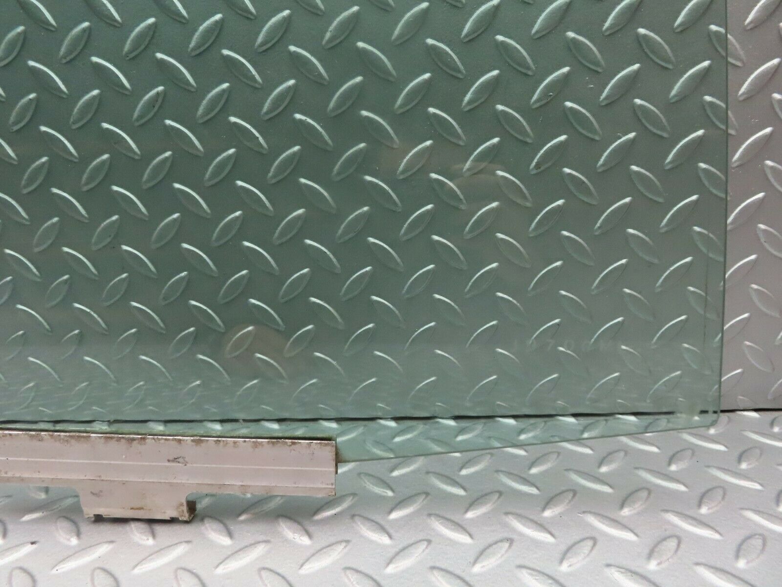 5384 Mercedes-Benz W124 230E Rear Right Door Window Glass