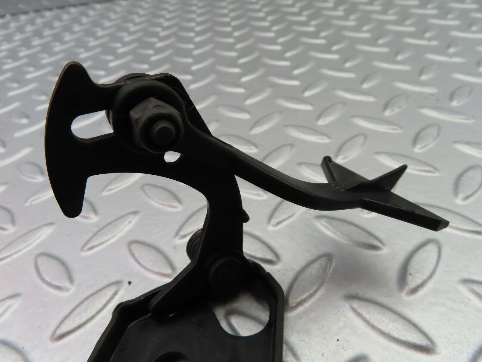 6808 Mercedes-Benz S124 E220 Wagon Hood Release Latch 1248800360