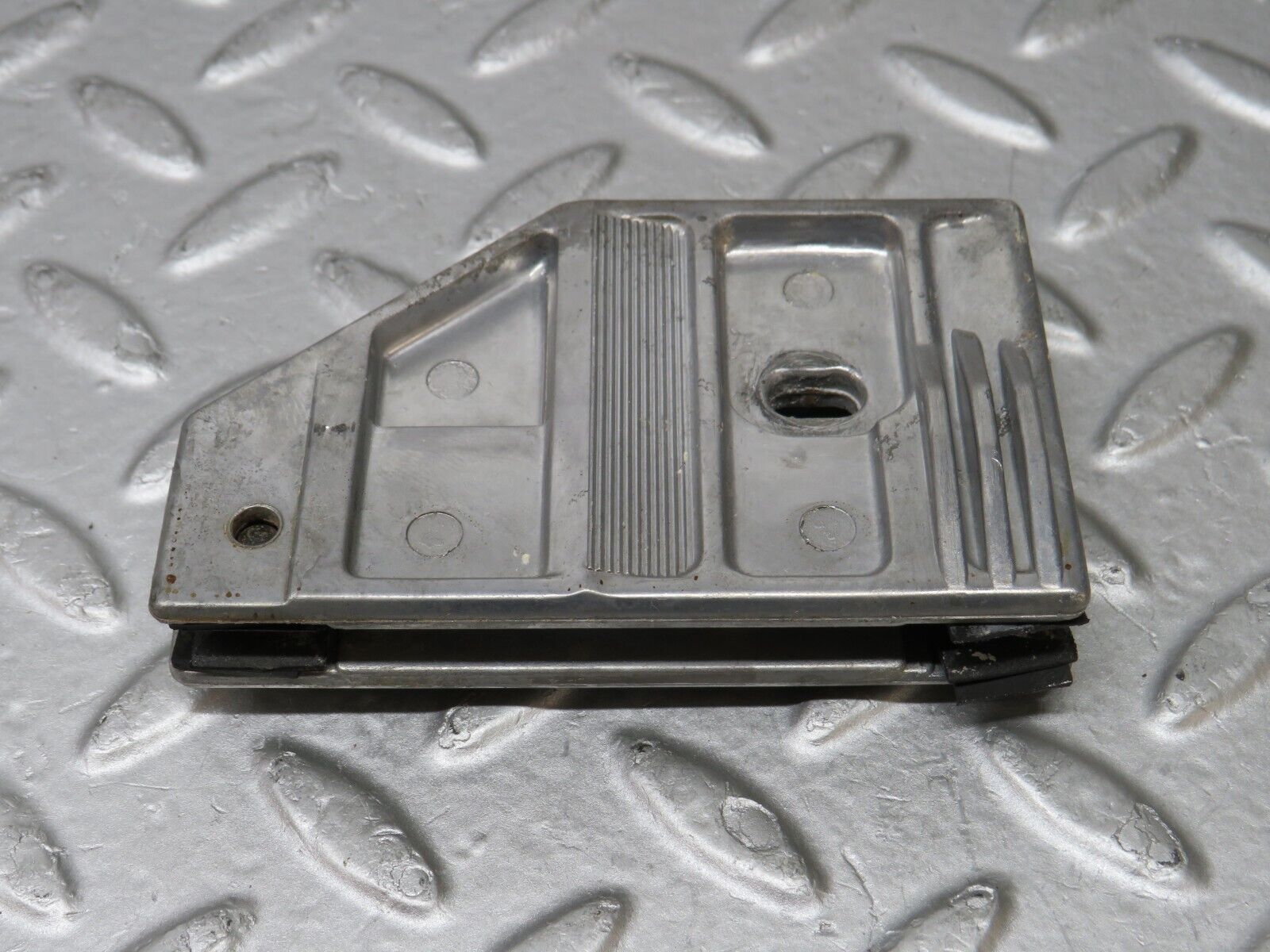 36887 Mercedes-Benz C126 420SEC Coupe Door Window Guide Bracket 1267250332