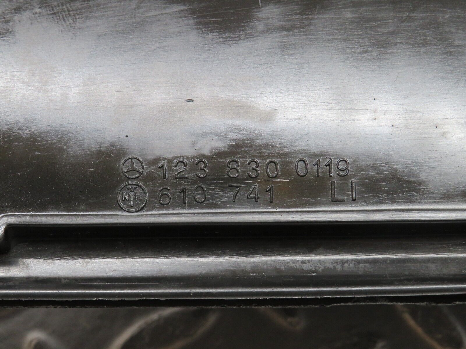 31016 Mercedes-Benz W123 230E Air Duct Vent Pair 1238300119 1238300219