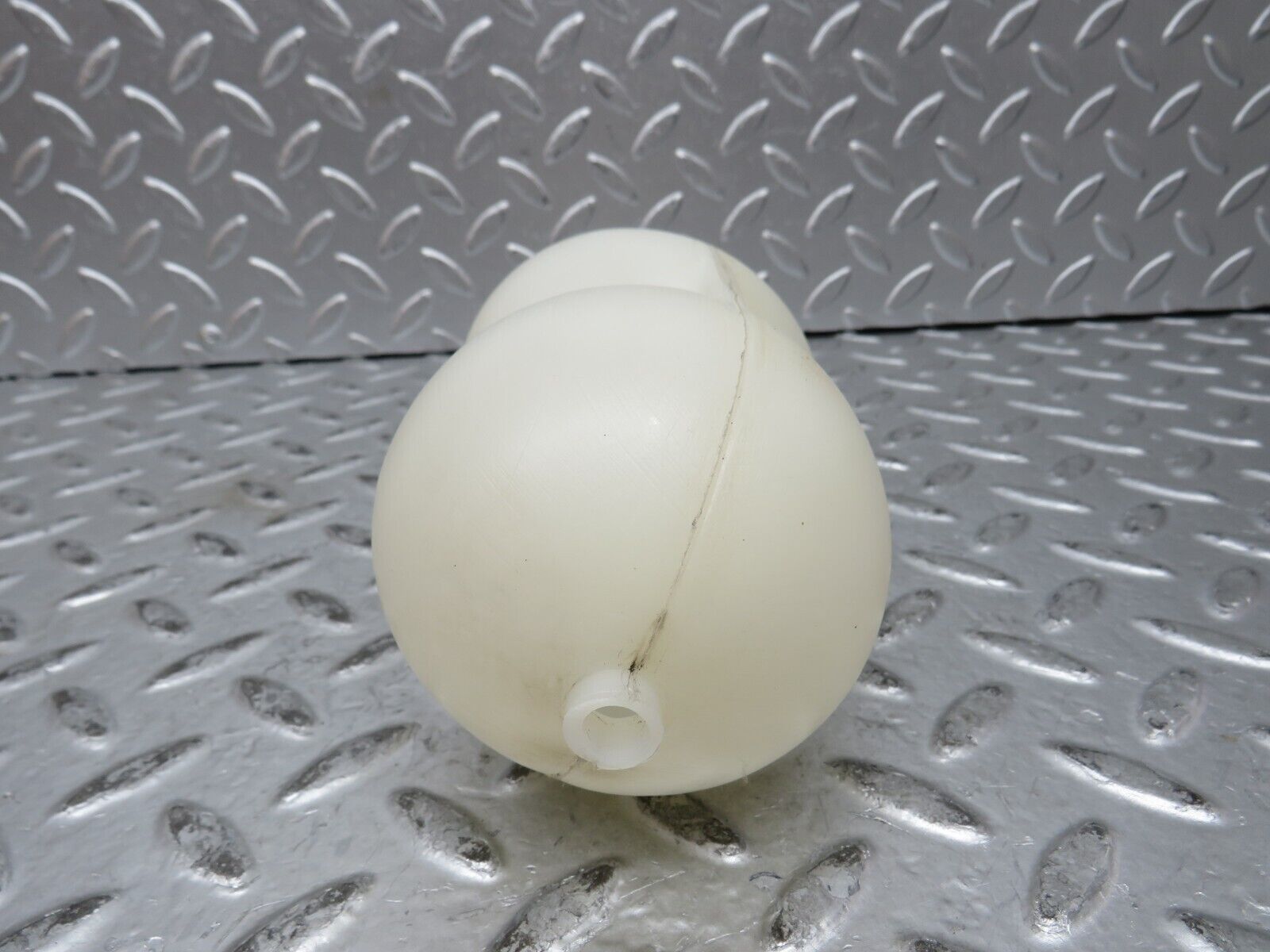 27880 Mercedes-Benz W123 280E Vacuum Reservoir