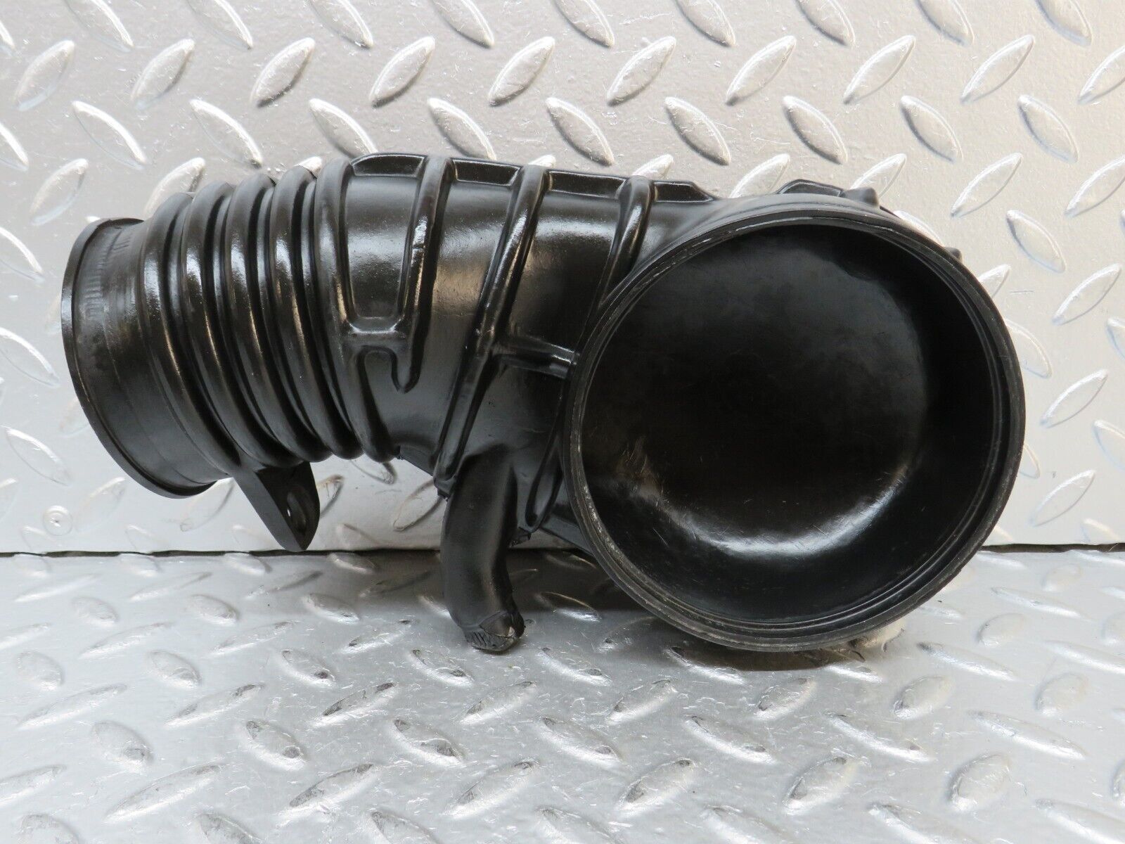 30019 Porsche 924 Air Intake Pipe Hose 047133367