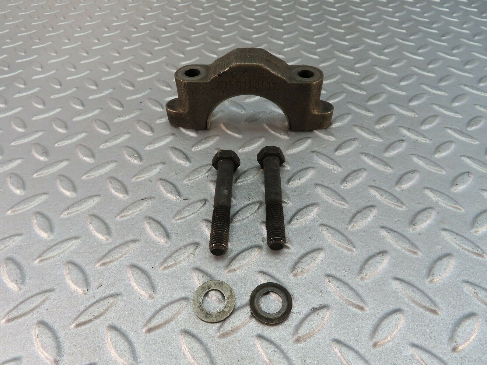 8026 Mercedes-Benz W115 220D Crankshaft Bearing Holder Block 6150110111