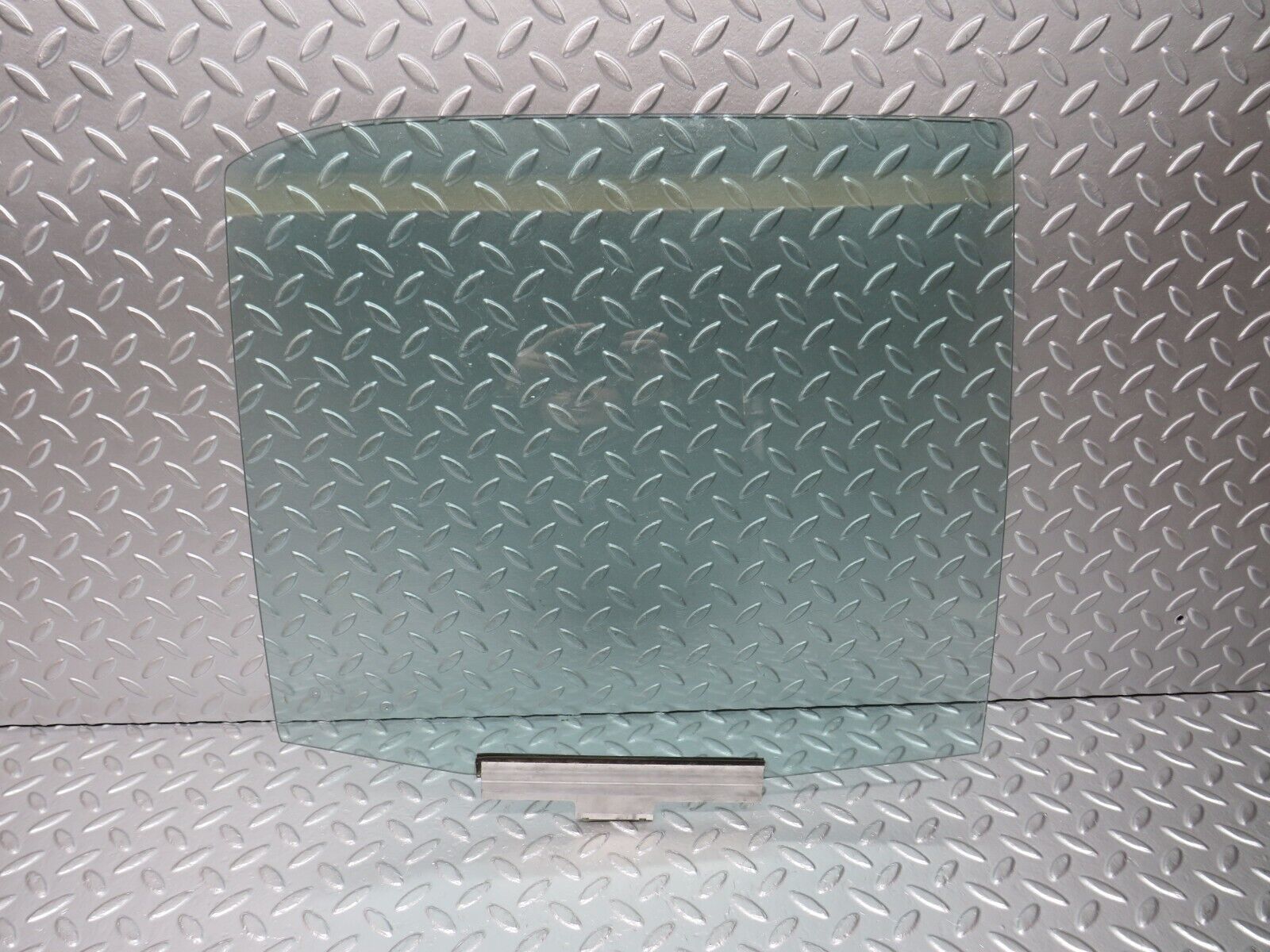 30928 Mercedes-Benz W201 190E 2.0L Rear Right Door Window Glass