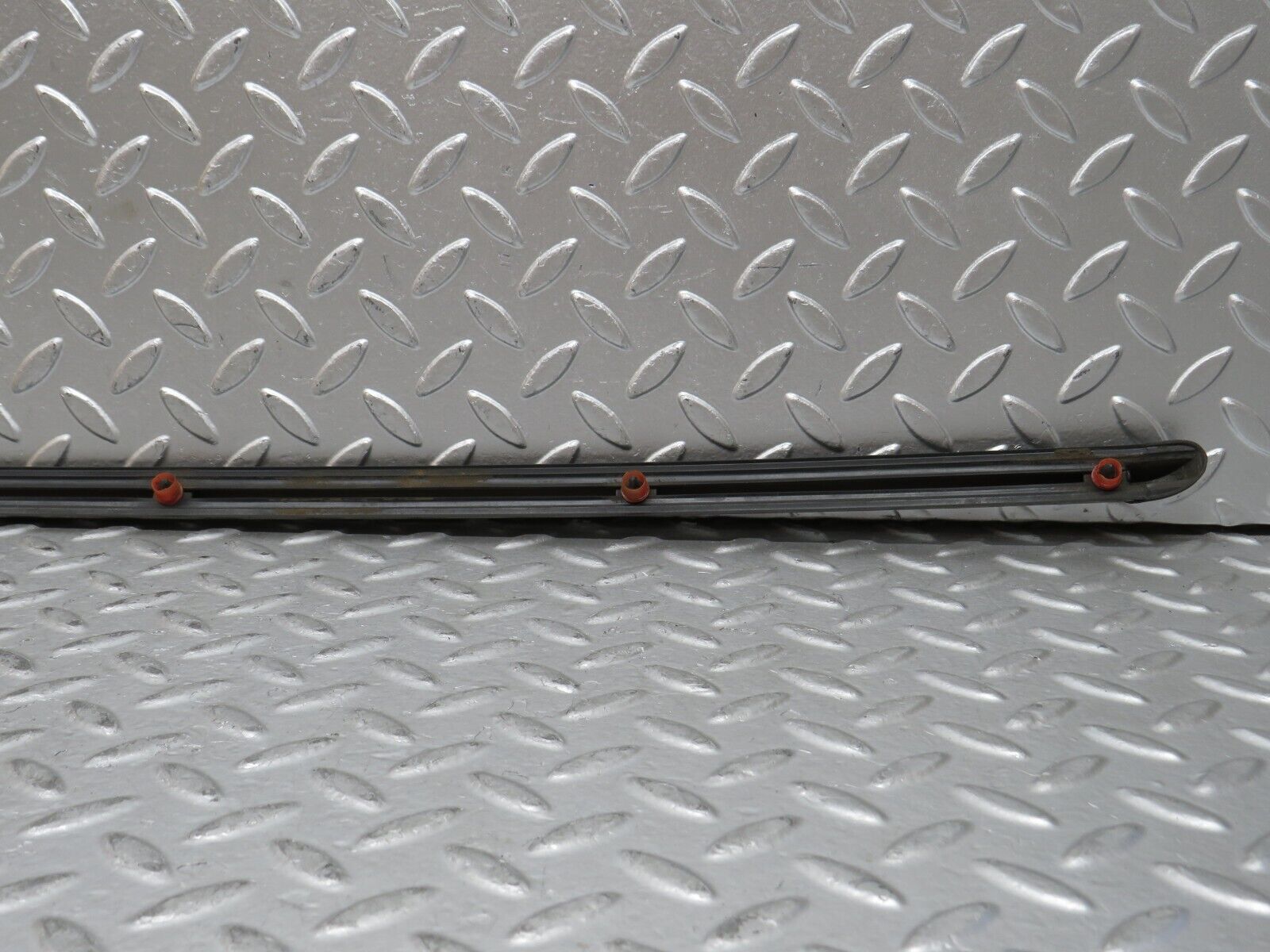 28233 Mercedes-Benz S123 240D Wagon Front Right Fender Wing Centre Moulding Trim