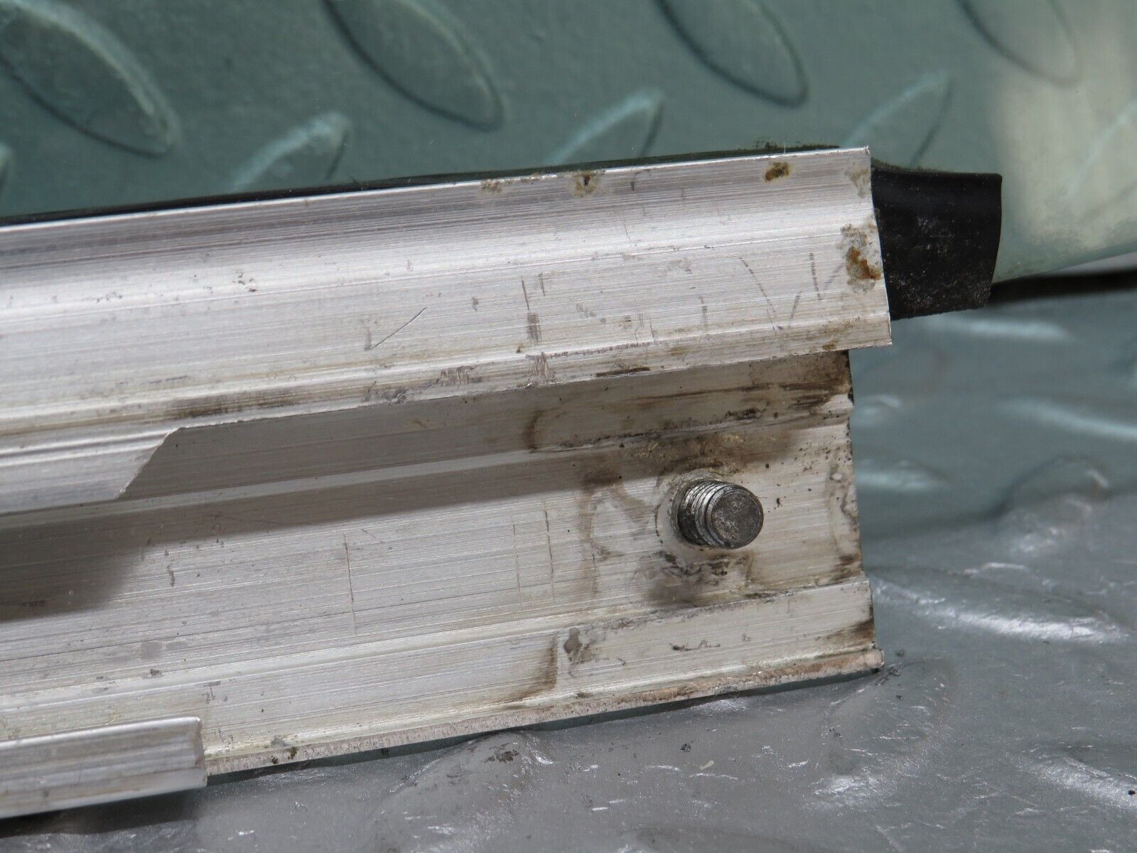 36564 Mercedes-Benz W201 190E 2.0L Front Left Door Window Glass