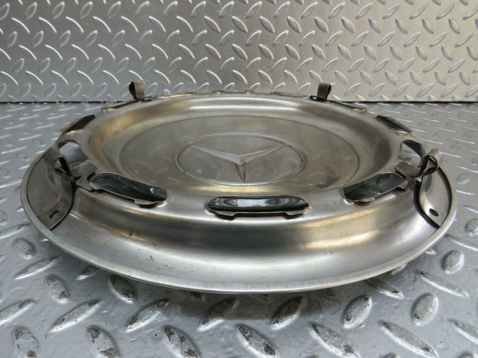 23864 Mercedes-Benz C107 450SLC Coupe Wheel Trim Hub Cap 14"