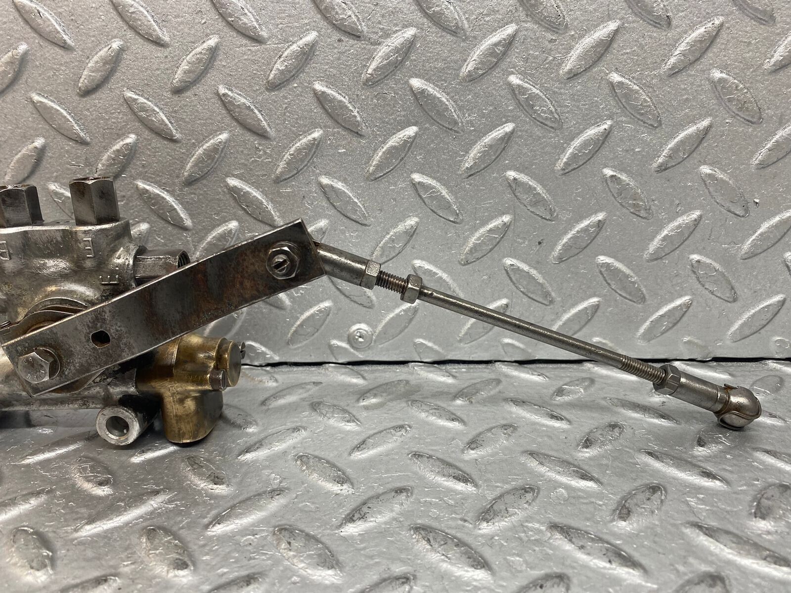 37601 Mercedes-Benz W109 300SEL Front Left Air Suspension Leveling Valve