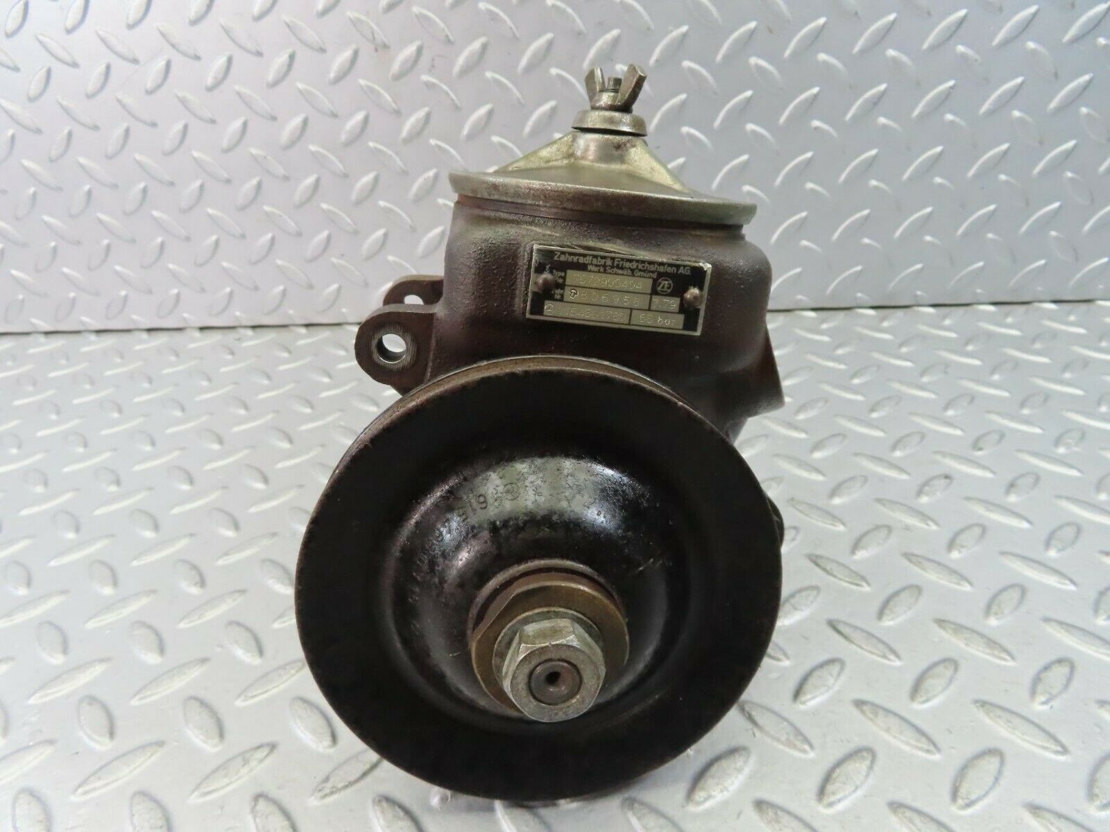 9201 Mercedes-Benz W116 Power Steering Pump 1164601780