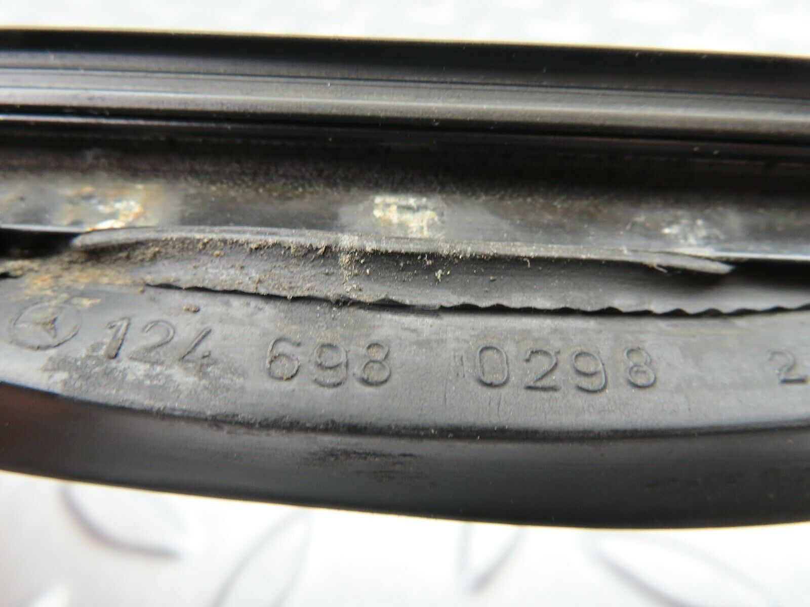 6756 Mercedes-Benz S124 E220 Wagon Seal Right Side For A Pillar 1246980298