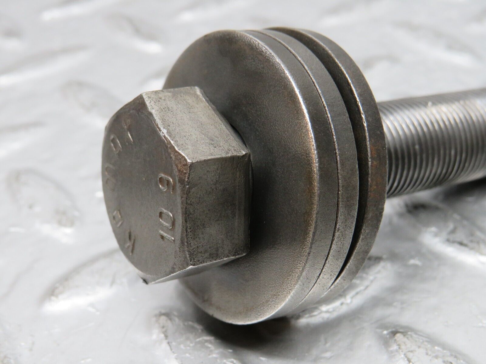 29885 Mercedes-Benz W123 230E Crankshaft Bolt