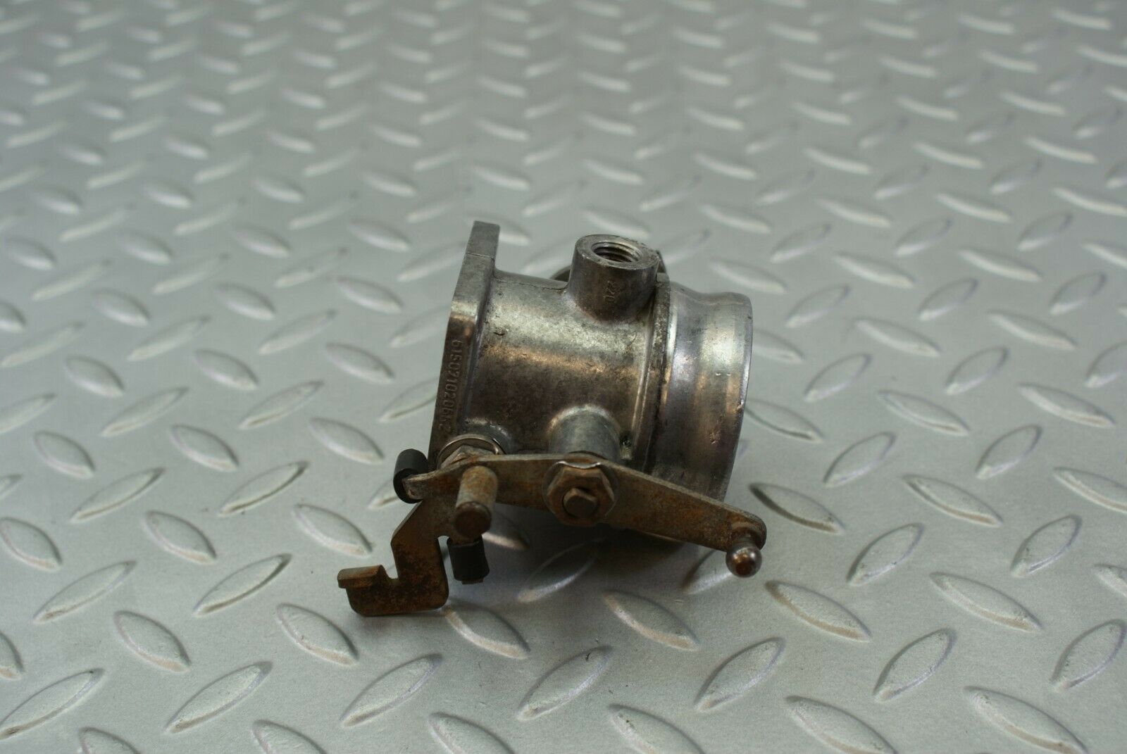 3082 Mercedes-Benz W115 220D Throttle Body Valve 6150710206