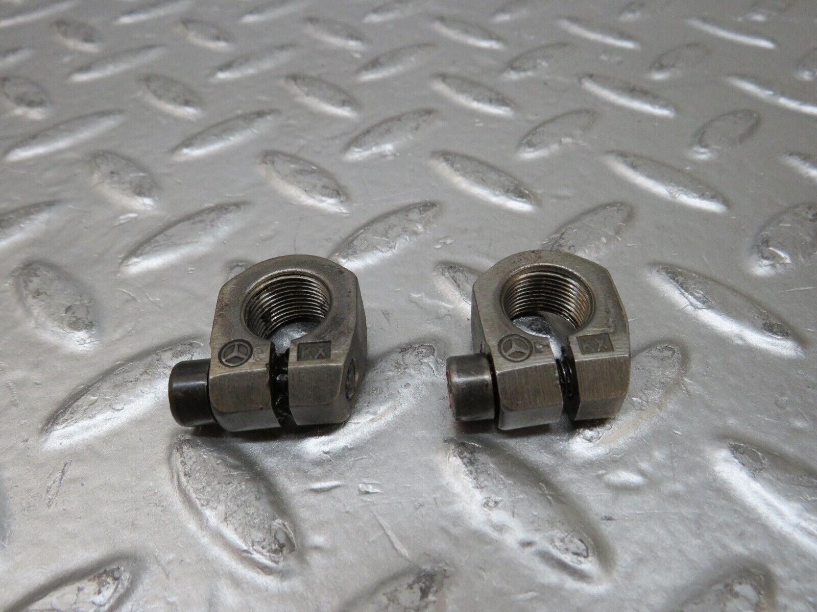 26699 Mercedes-Benz C124 220CE Coupe Wheel Hub Locking Cap