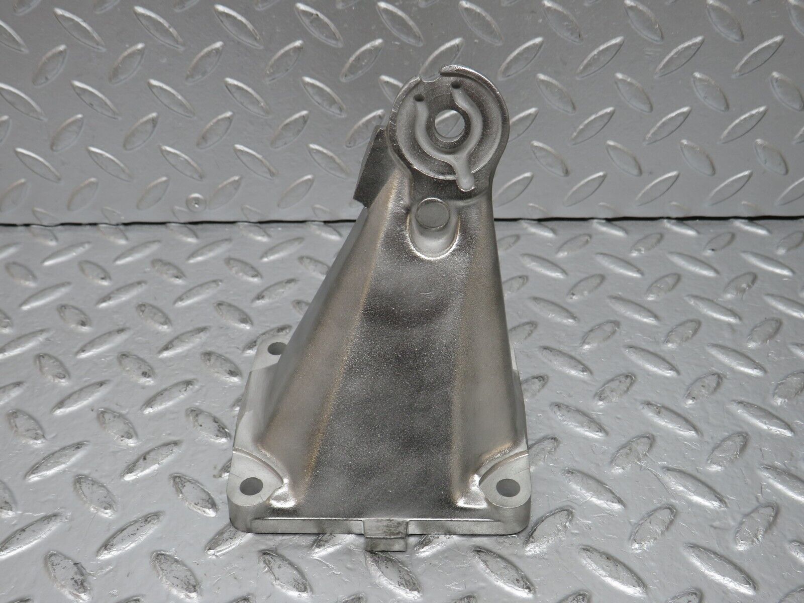 32647 Mercedes-Benz S124 300TE Wagon Engine Mount Bracket Right 6032230904