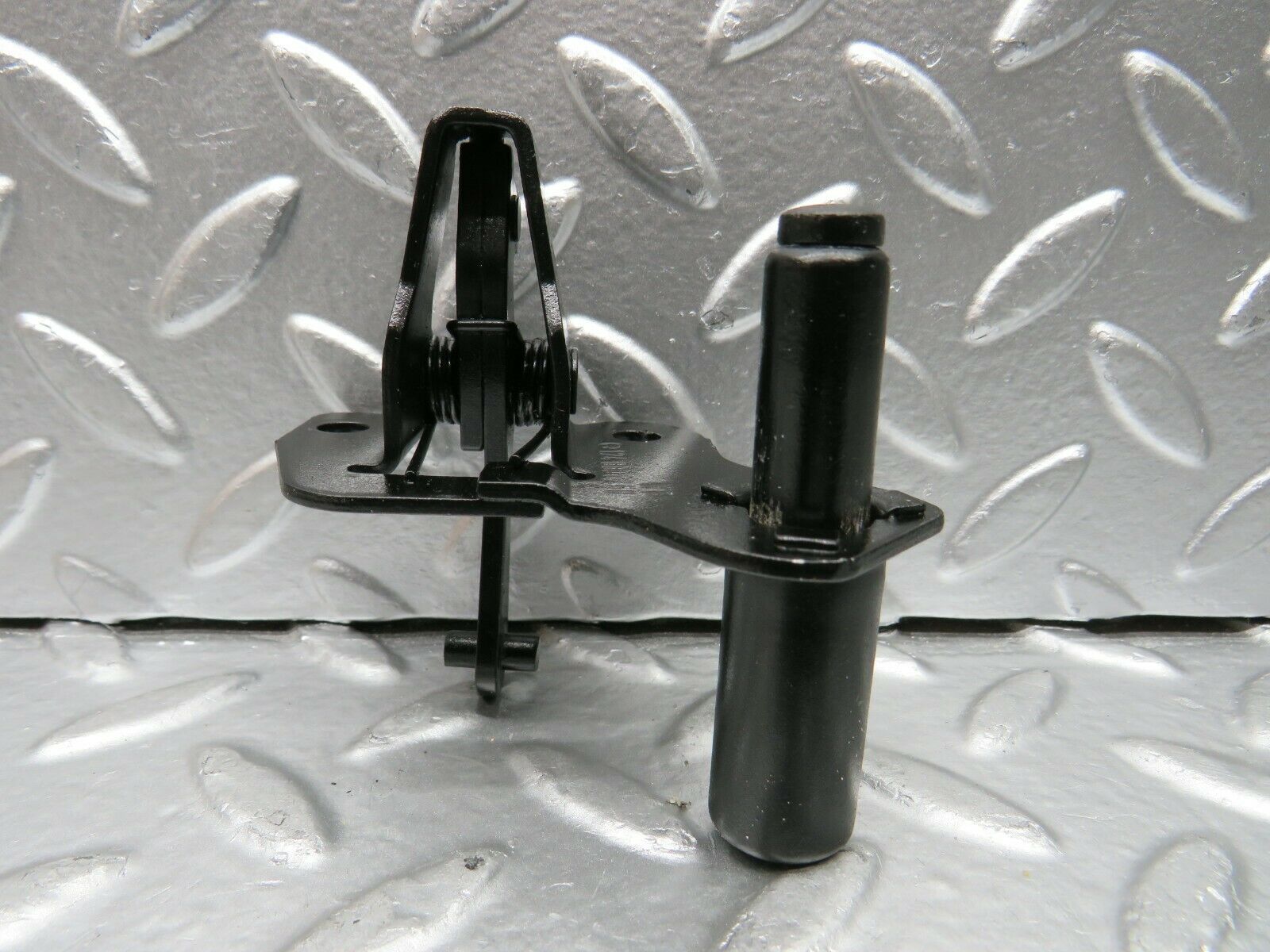 22569 Mercedes-Benz C124 E220 Coupe Bonnet Lock Catch 1248800260