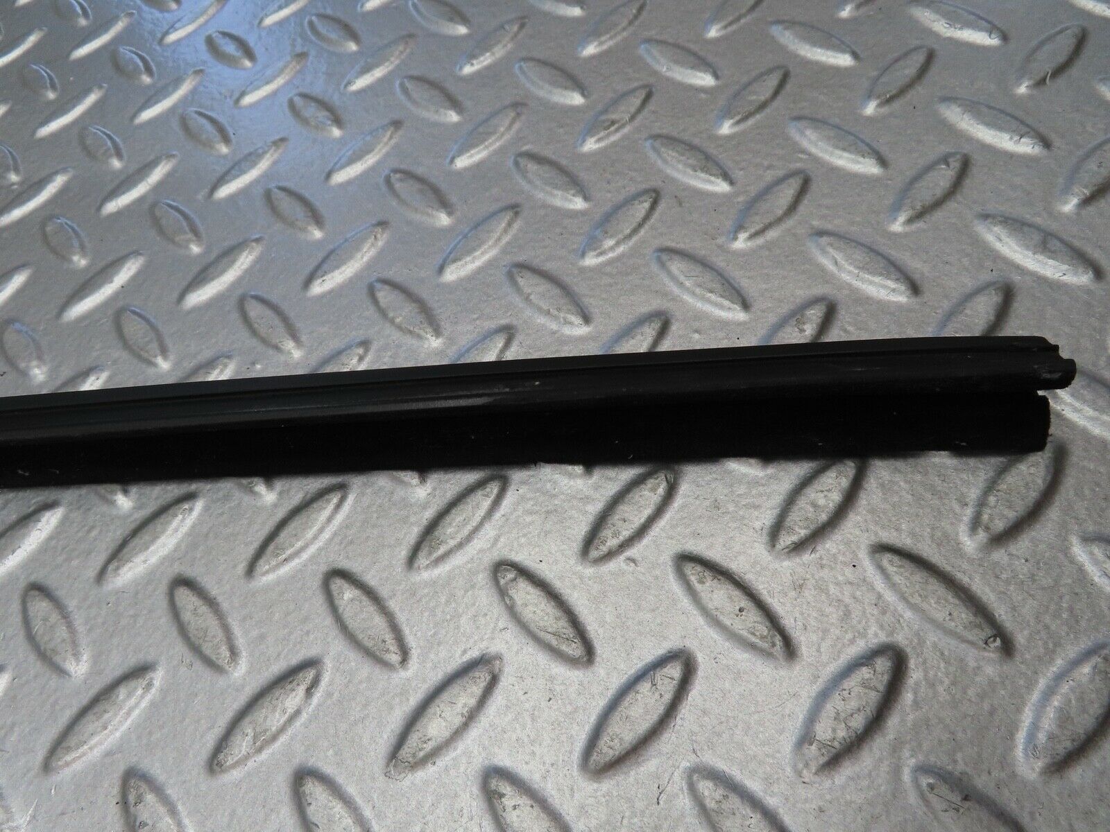 18813 Mercedes-Benz W116 Rear Left Door Window Channel Felt Guide Seal