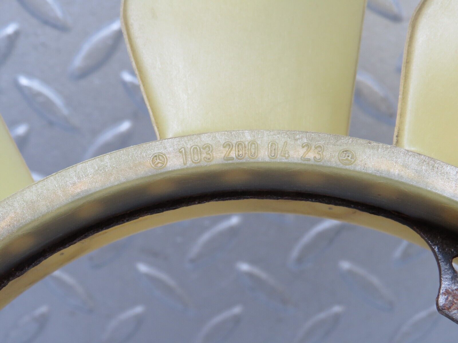 37963 Mercedes-Benz A124 320E Cabriolet Engine Cooling Fan 1032000423