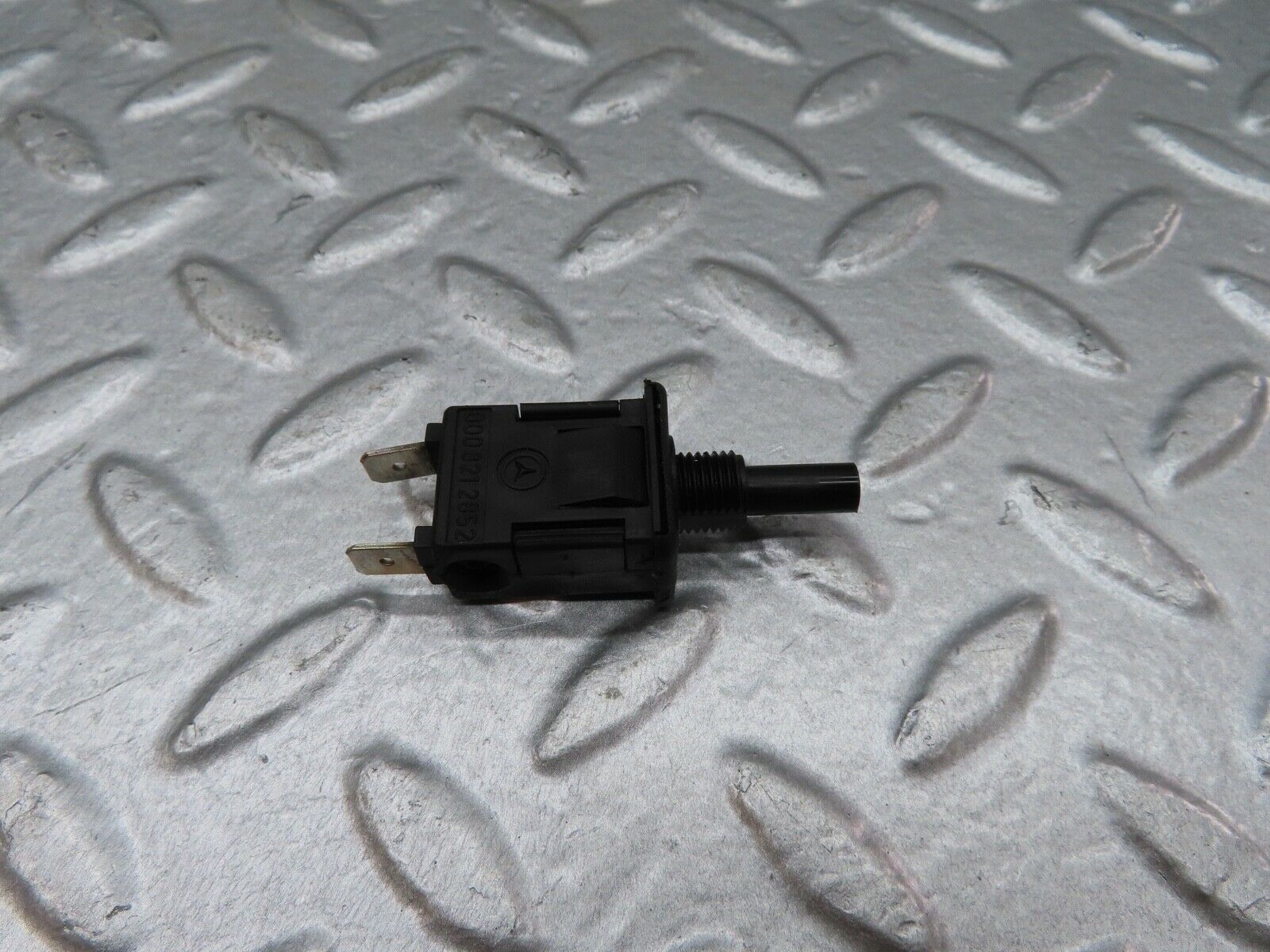 18087 Mercedes-Benz W123 200 Door Contact Switch 0008212852