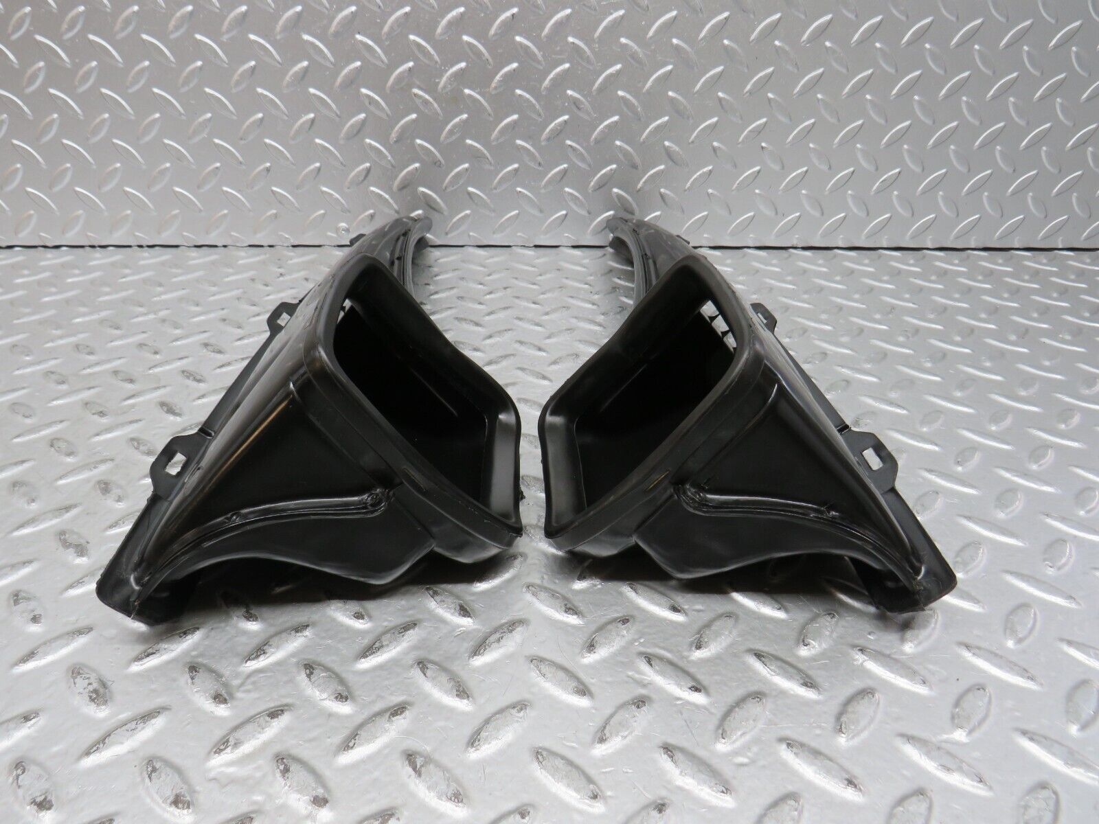 28594 Mercedes-Benz W123 230E Air Duct Vent Left And Right