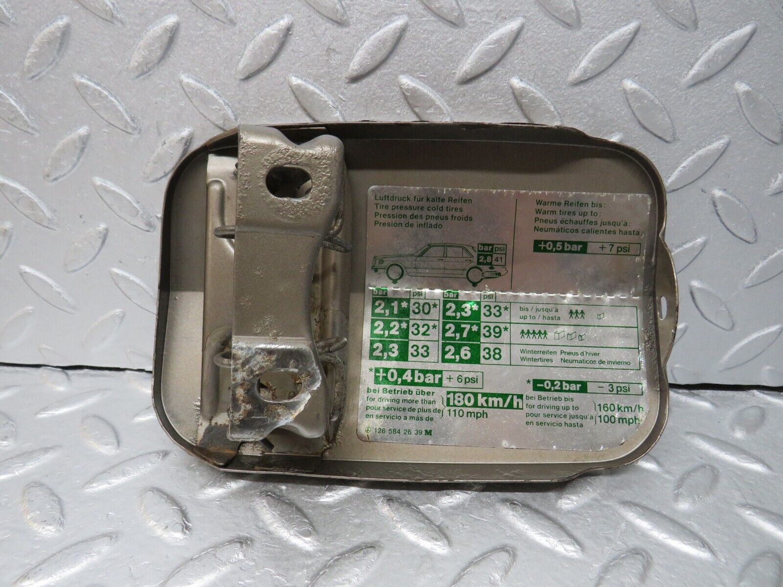 36989 Mercedes-Benz C126 420SEC Coupe Fuel Tank Flap Cap 1265842639