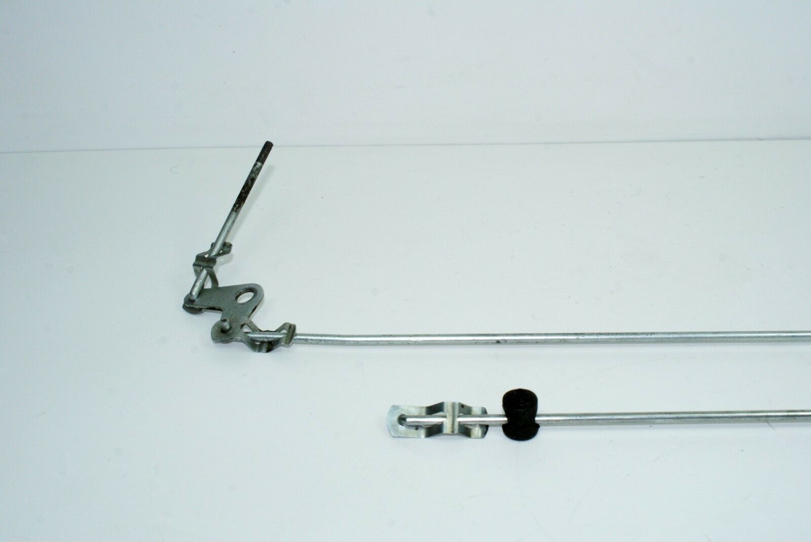 2073 Mercedes-Benz W105 219 PONTON Door Lock Control Bar Rear Right