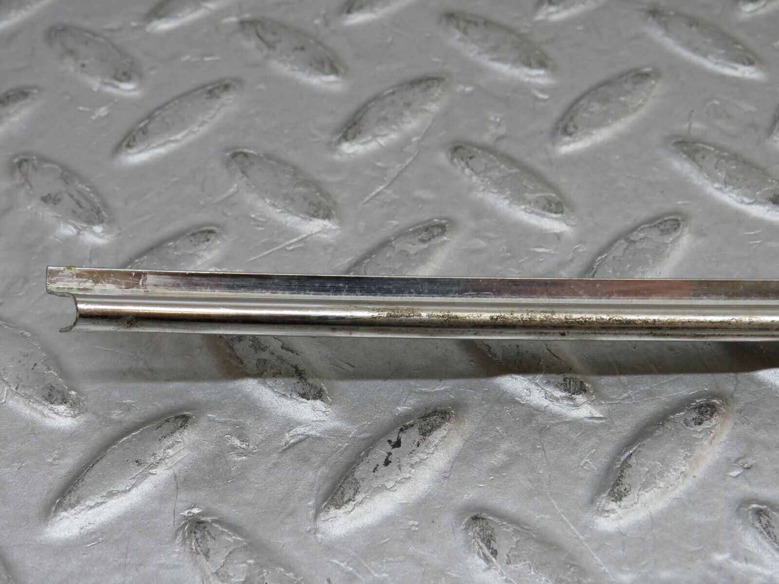 35868 Mercedes-Benz W108 Front Right Door Chrome Trim Pair