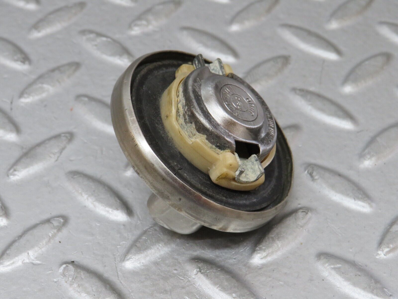 36335 Mercedes-Benz W126 420SE Fuel Tank Cap 1244700005