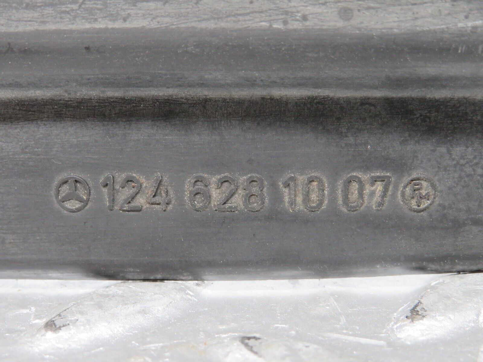 26442 Mercedes-Benz C124 220CE Covering Side Member Pair 1246280907 1246281007