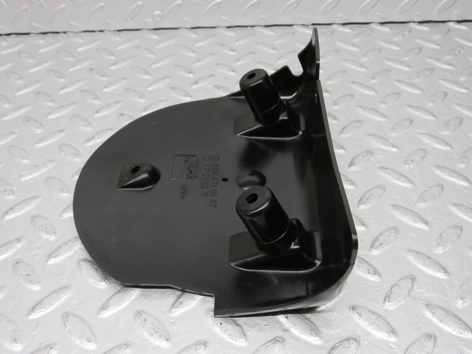33279 Mercedes-Benz W202 C180 Fuel Tank Plastic Cover 2024710187