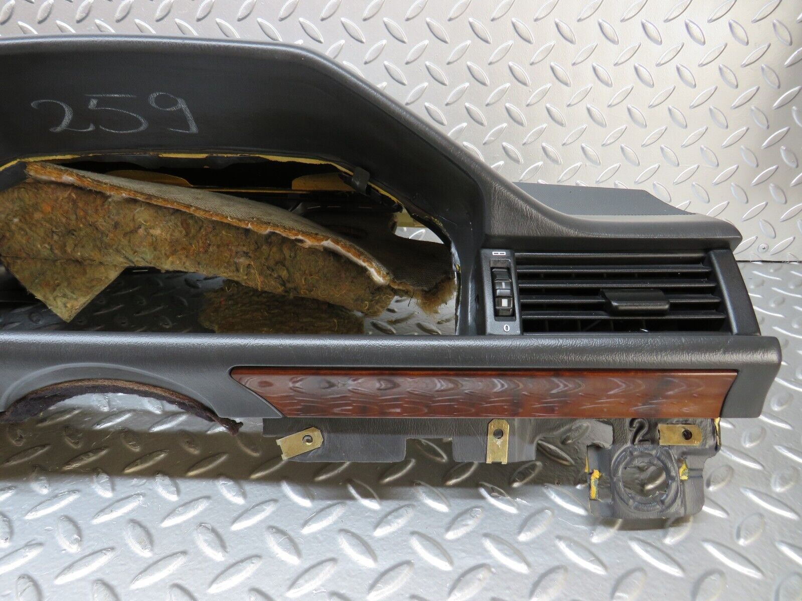 25962 Mercedes-Benz W124 280E Dashboard Black