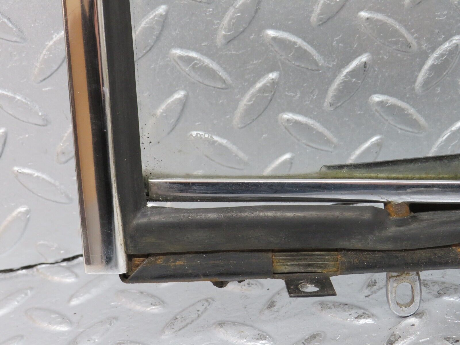 40501 Mercedes-Benz W110 230 Front Left Quarter Window