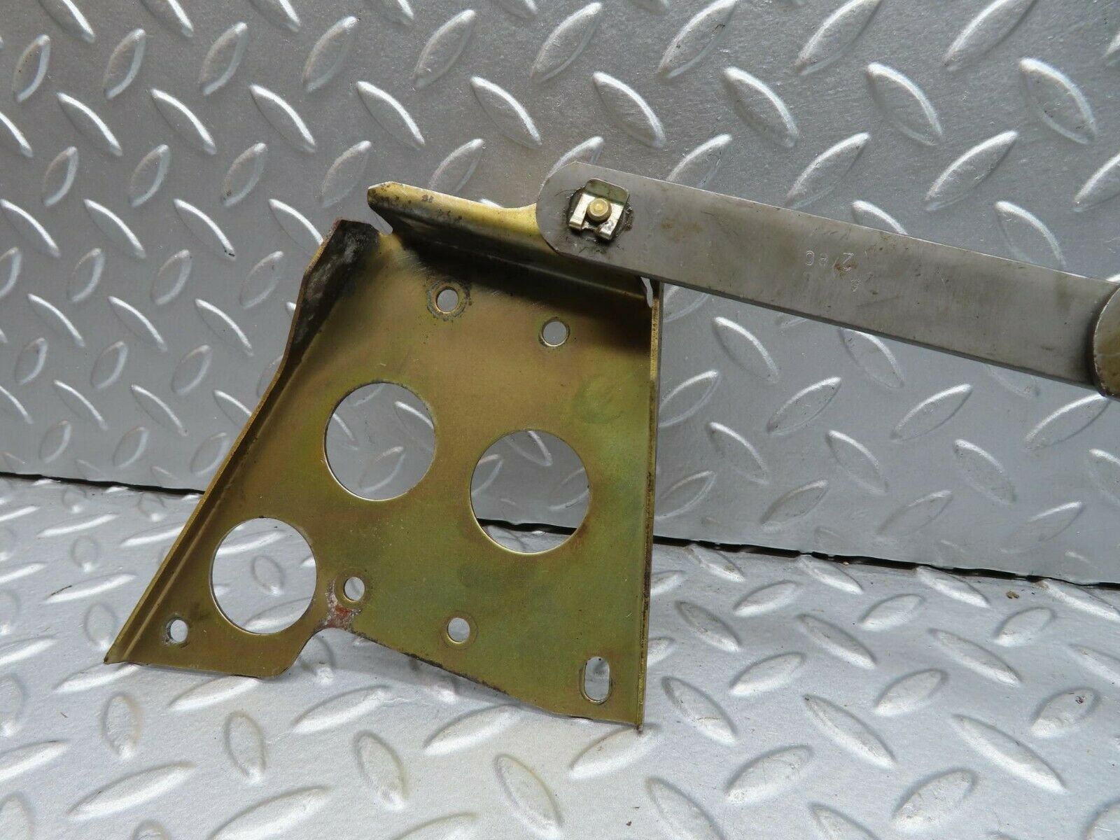 16641 Mercedes-Benz C107 380SLC Rear Left Power Window Regulator 1076700903