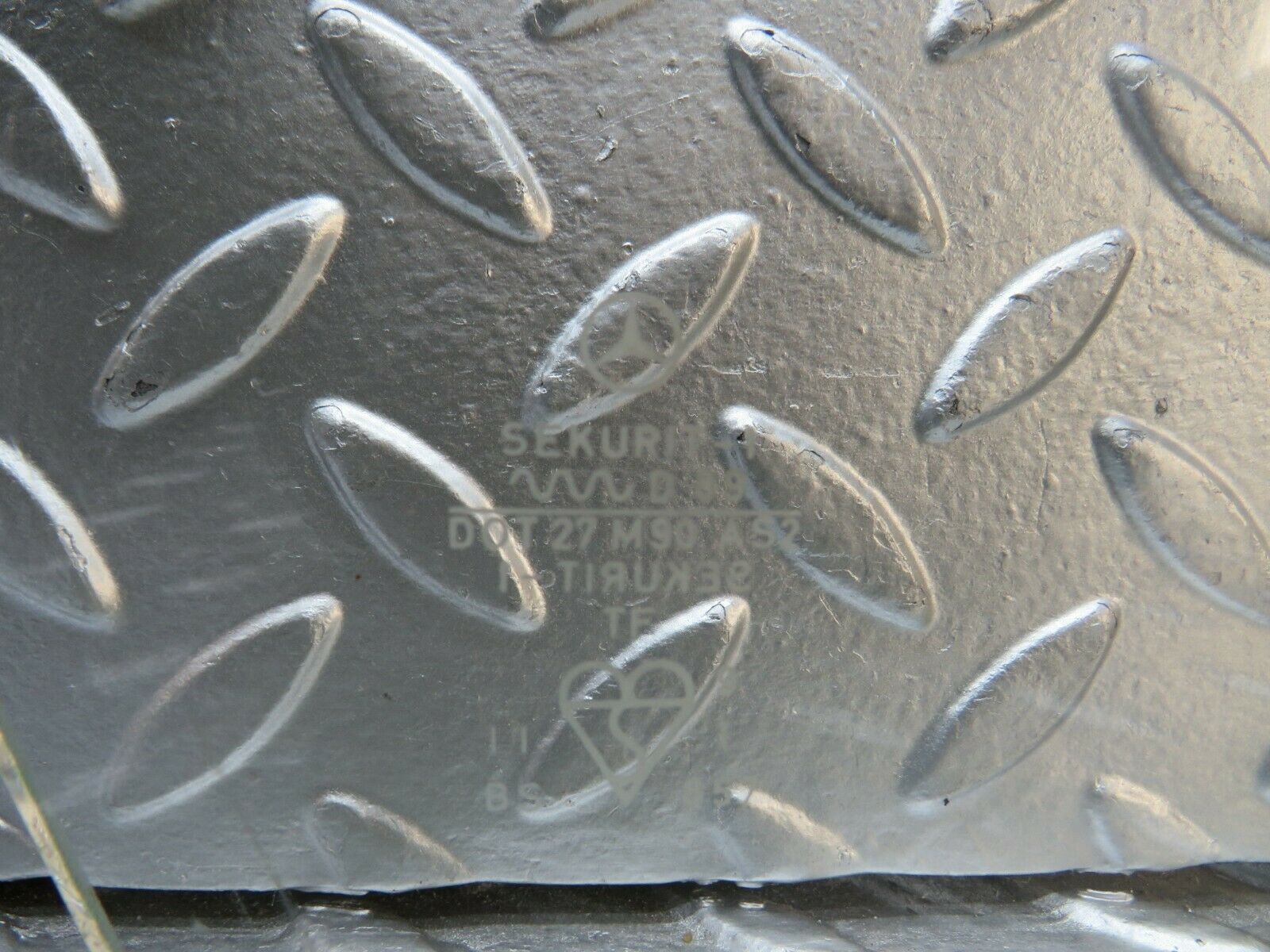 22854 Mercedes-Benz C107 450SLC Coupe Rear Right Quarter Window Glass