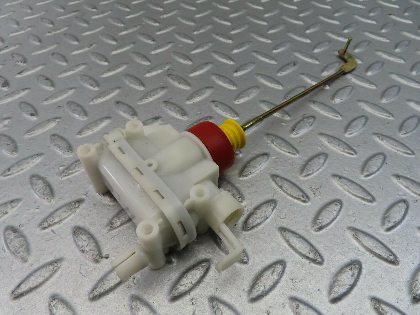10363 Mercedes-Benz W201 190E Trunk Lock Vacuum Actuator