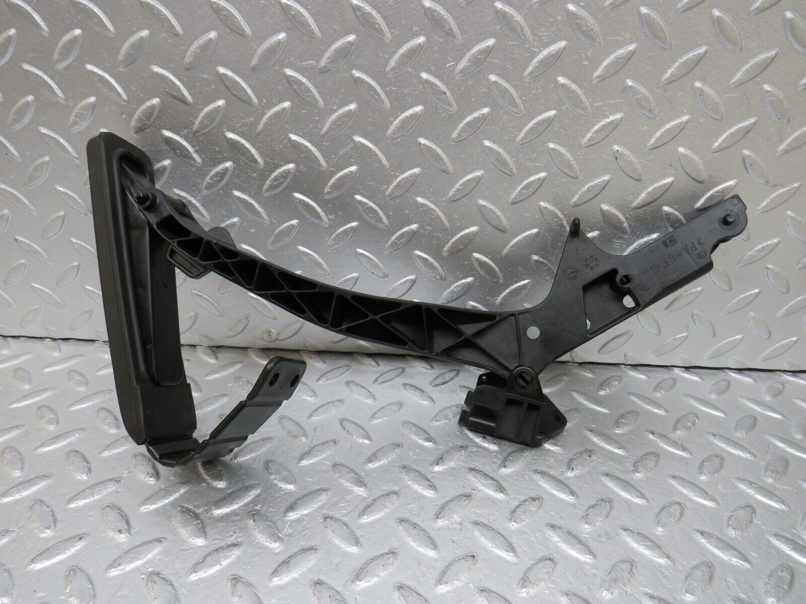 34811 Mercedes-Benz W210 320E Accelerator Pedal & Rubber 2103011820 2203010001